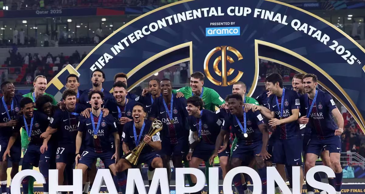 PSG Juara Piala Interkontinental, Luis Enrique Persembahkan Trofi