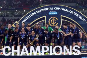 PSG Juara Piala Interkontinental, Luis Enrique Persembahkan Trofi