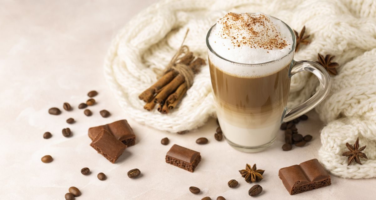 Es Kopi Susu Gandum Dengan Campuran Rempah Kayu Manis