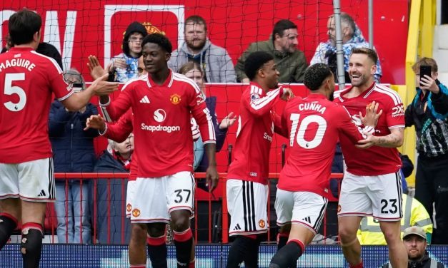 MU Tumbangkan Forest 3-2, Carrick Puji Konsistensi Luke Shaw