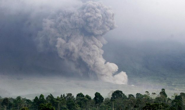 Gunung Semeru Erupsi 3 Kali Pagi Ini, Status Siaga Level III