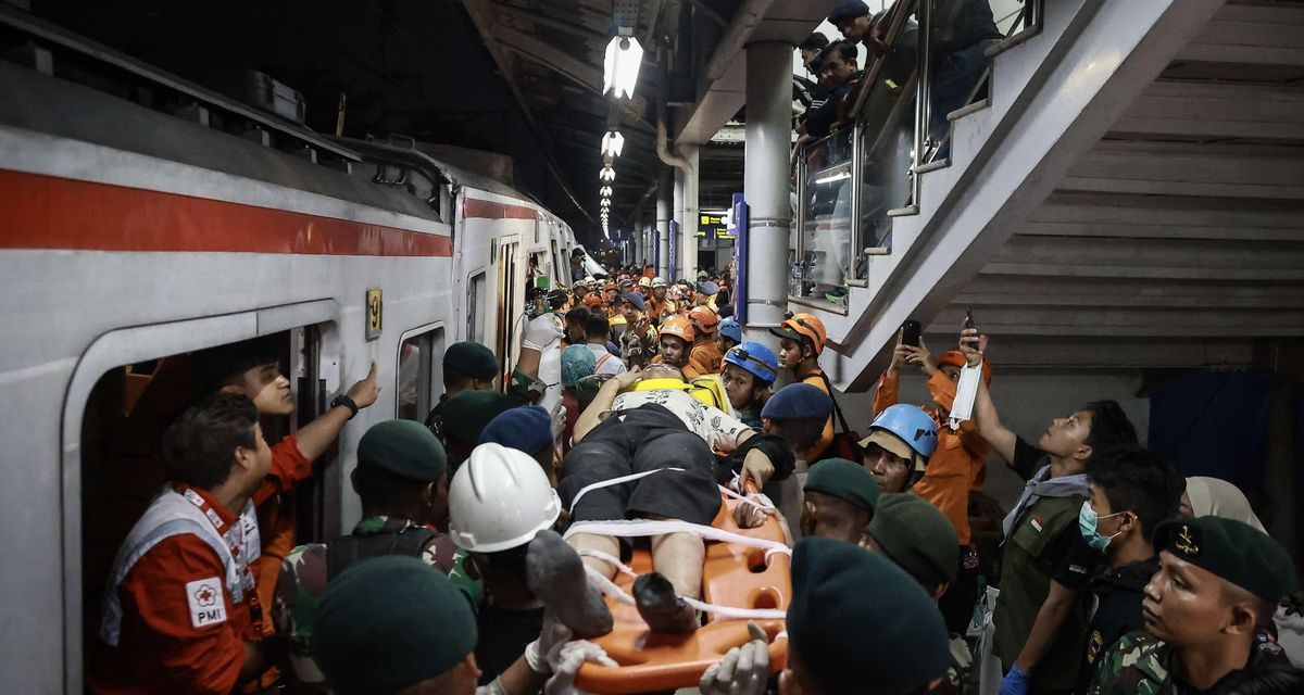 Update Tragedi KA Bekasi: Korban Meninggal Bertambah 16 Orang