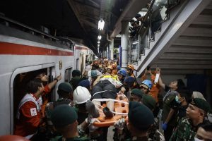 Update Tragedi KA Bekasi: Korban Meninggal Bertambah 16 Orang