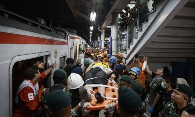 Update Tragedi KA Bekasi: Korban Meninggal Bertambah 16 Orang