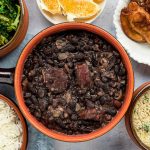 Kelezatan Feijoada: Sup Kacang Hitam Dan Daging Khas Brasil