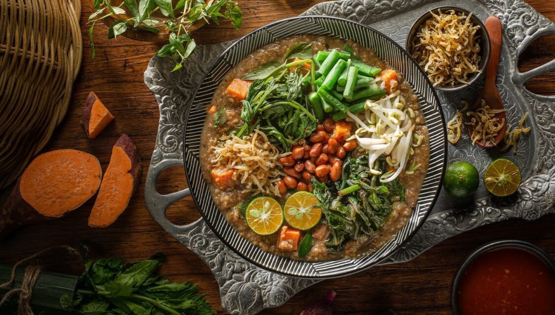 Bubur Pedas Sambas: Kuliner Kalbar Kaya Sayur Hidroponik