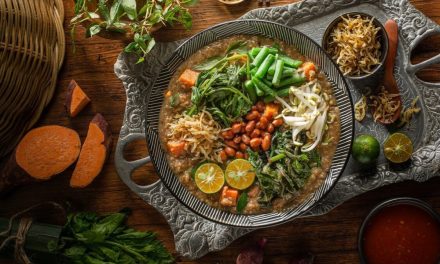 Bubur Pedas Sambas: Kuliner Kalbar Kaya Sayur Hidroponik