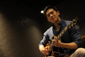 Dokter Ryan Cheung Viral Di Pesawat, Ternyata Musisi Berbakat