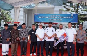 Toyota Indonesia Serahkan Donasi 3 Kijang Innova Ambulans