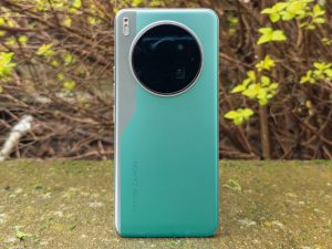 TECNO Camon 40 Premier Tawarkan Kamera Periskop Flagship