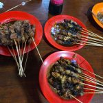 Sate Klopo Ondomohen Surabaya: Sate Berbalut Kelapa Sangrai