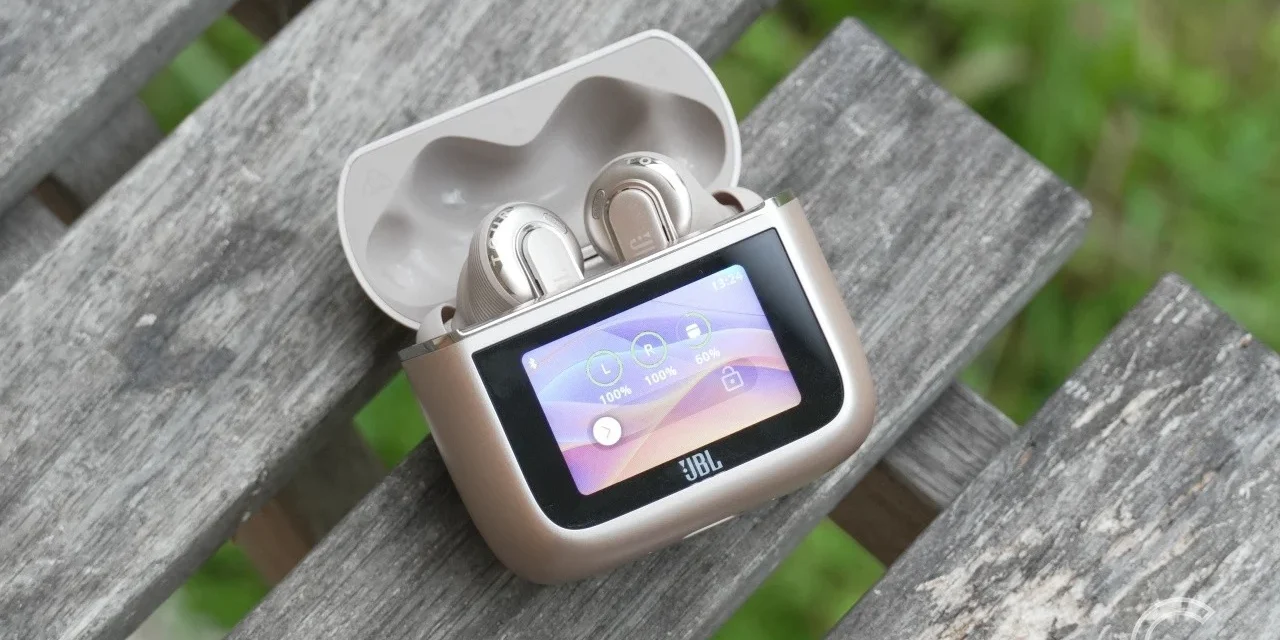 JBL Tour Pro 3 Dengan Smart Charging Case Touchscreen Besar