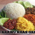 Nasi Krawu Khas Gresik: Daging Sapi Dan Serundeng Tiga Warna