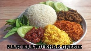 Nasi Krawu Khas Gresik: Daging Sapi Dan Serundeng Tiga Warna