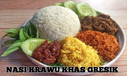 Nasi Krawu Khas Gresik: Daging Sapi Dan Serundeng Tiga Warna