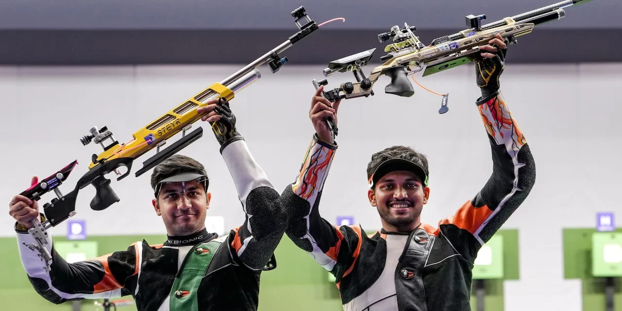 Himanshu Dhillon Sabet Medali Perak Nomor 10m Air Rifle
